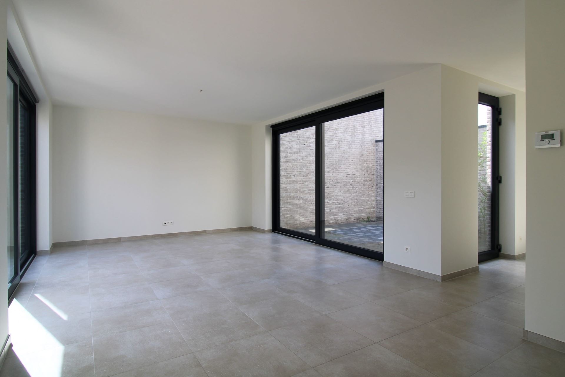 Instapklare patiowoning met 3 slaapkamers en 2 autostaanplaatsen in het rustige Uikhoven/Maasmechelen! - foto 4