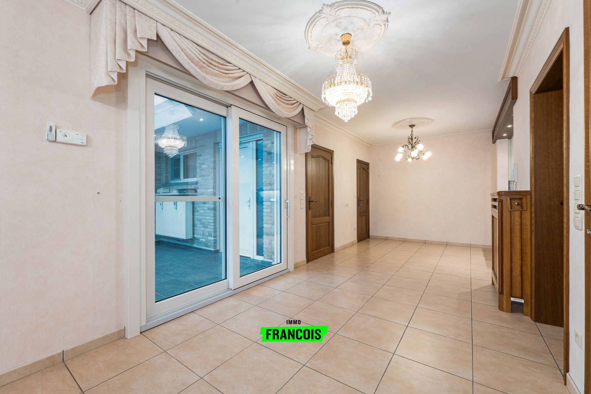 Ruime woning met 3 slaapkamers, veranda en garage op 435 m² te Zedelgem - foto 4