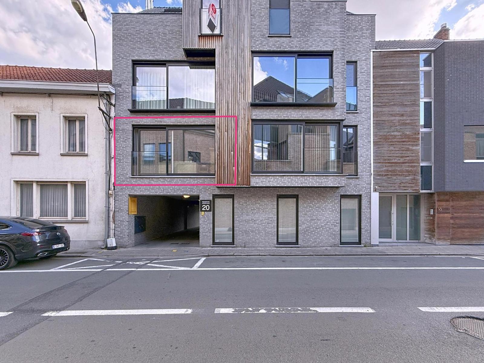 appartement met 2 slaapkamers, groot terras en garage. - foto 1