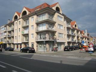 Overdekte staanplaatsen op niveau -1: AP 4 en AP5Maandelijkse huurprijs: 65 + 5 EUR kosten = 70 EUR per plaatsOnmiddellijk vrij.Enkel te huur op...