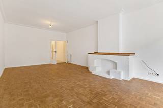 In een rustige, doodlopende straat midden in het bruisende hart van Antwerpen bevindt zich dit recent gerenoveerde appartement (2025). Hier geniet...