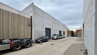 KMO-unit van 206 m² te huur in Opwijk, inclusief 3 privatieve parkeerplaatsen.Deze instapklare loods is gelegen op een vlot bereikbare locatie met...
