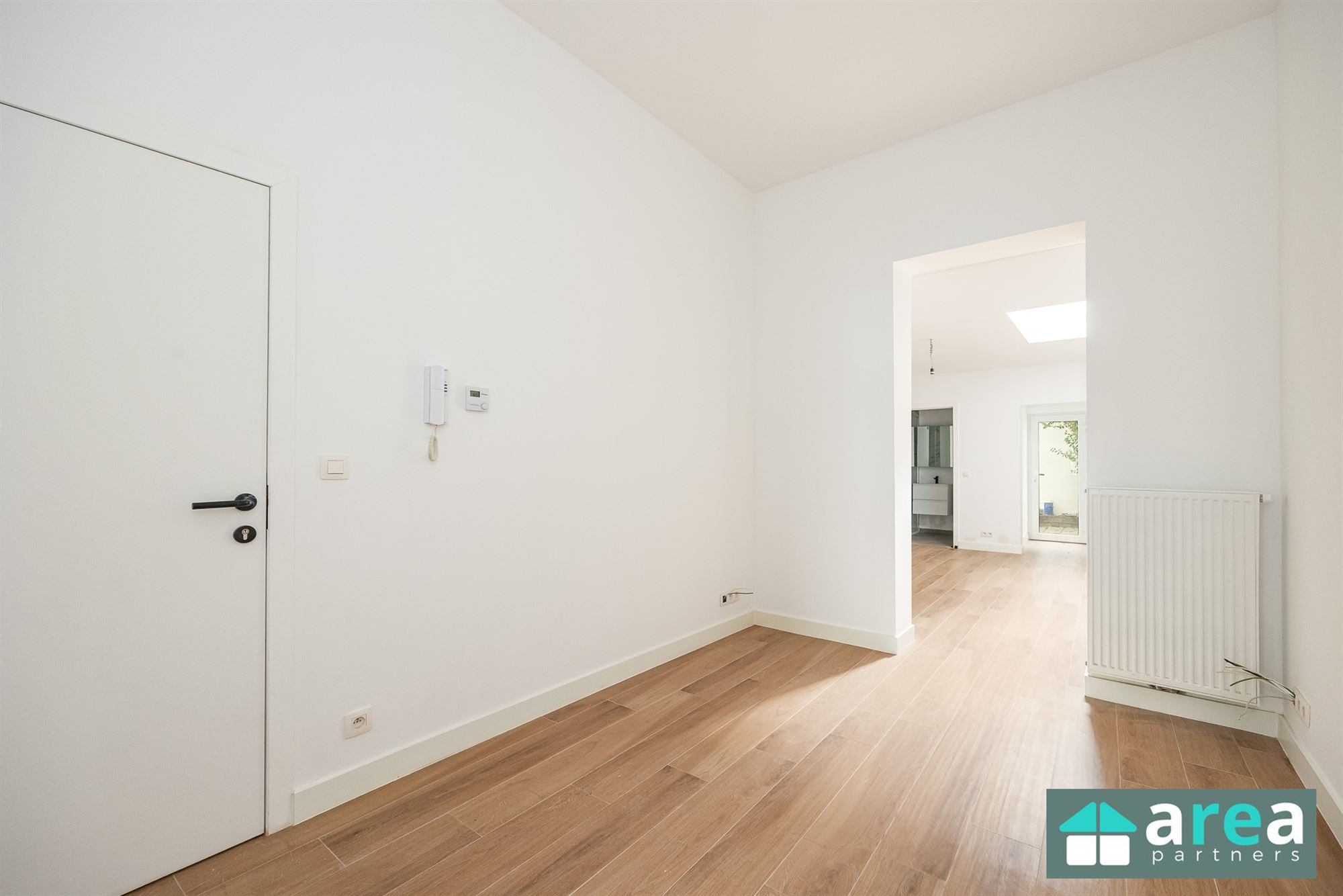 Modern gerenoveerd gelijkvloers appartement! - foto 4