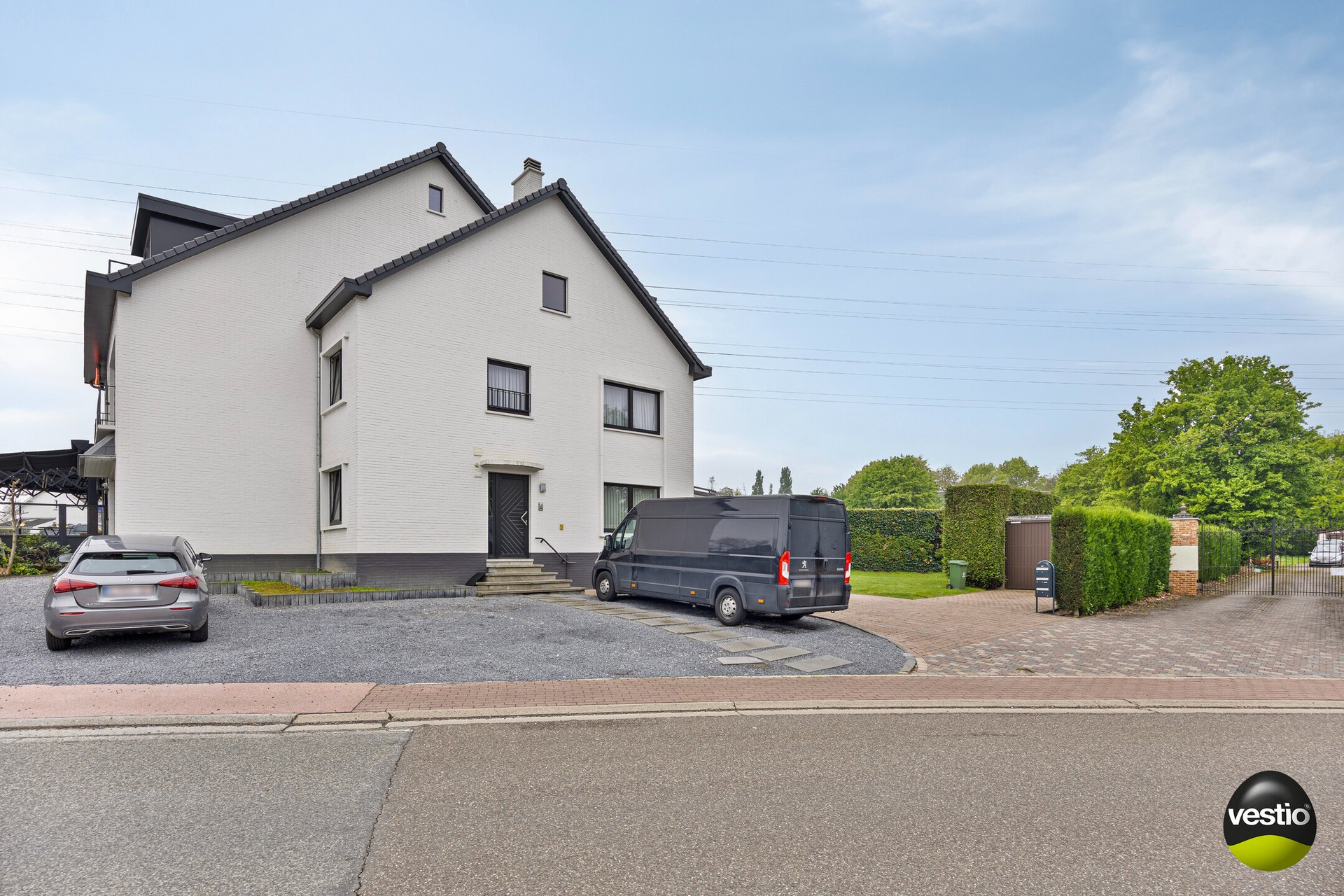 Opbrengsteigendom met 3 appartementen en parkeergelegenheid in Hasselt - foto 1