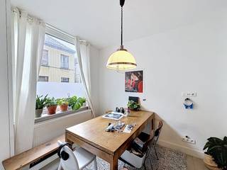 Zoek je een instapklare en ruime woning in hartje Gent? Dit gezellige pand in de Goudensterstraat combineert ruimte, comfort én een absolute toplocatie. Met 2 volwaardige slaapkamers en een fijne lichtinval is dit de ideale stadsbasis voor wie zorgeloos wil wonen.<br /><br />Het pand is gelegen in een rustige straat, vlak bij het centrum, de dokken en het openbaar vervoer. Supermarkten, gezellige horeca en scholen bevinden zich om de hoek.<br /><br />Indeling van het pand: <br />Inkomhal - leefruimte - keuken - berging - kelder - slaapkamer 1 - badkamer - slaapkamer 2.<br /><br />Onmiddellijk beschikbaar!