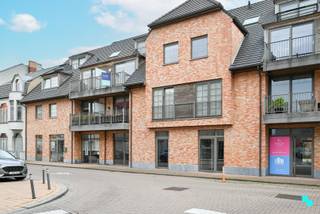 In het hart van Oostrozebeke bevindt zich dit doorzonappartement. Met een bewoonbare oppervlakte van 77 m² (volgens EPC-attest). Met een...