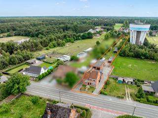 Deze 2 woningen, beide half open bebouwing zijn gelegen op een ruim perceel van maar liefst 3019 m². Dit uniek goed is ideaal als...