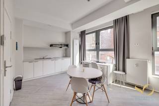 Graag stellen wij u deze charmante studio voor, gelegen Koopliedenstraat 55 te Brussel, in een goed onderhouden gebouw met lift, op wandelafstand...