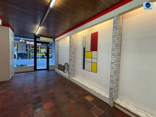 <p><span>WONING TE HUUR IN CENTRUM VAN GERAARDSBERGEN</span></p><p><span> </span></p><p><span>Deze in het stadscentrum gelegen woning met karaktervolle uitstraling biedt op de GELIJKVLOERS VERDIEPING een kitchenette en een terras.</span></p><p><span>Boven bevindt zich het woongedeelte met 3 slaapkamers.</span></p><p><span>Verwarming op aardgas en dubbele beglazing in pvc.</span></p><p><span>Er is tevens een wartmtepomp/airco aanwezig.</span></p><p><span>Gunstig epc!!!</span></p><p><span>Elektrische keuring conform AREI.</span></p><p><span>TOPLOCATIE!!!</span></p><p><span> </span></p><p><span>Eventueel huurkoop bespreekbaar!</span></p><p><span> </span></p><p><span>AARZEL NIET en bel voor info of bezoek naar het nummer 0489/54.69.99  of stuur een email naar dylan@svena.be</span></p><p><span> </span></p><p><span>Deze gegevens zijn louter informatief en wij kunnen niet aansprakelijk gesteld worden voor eventuele onjuistheden.</span></p><p><span>De bewoonbare oppervlakte is slechts indicatief.</span></p><p><span> </span></p><p><span> </span></p>