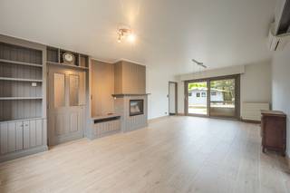 - Kijkdag na afspraak op zaterdag 16 mei tussen 9 uur en 13 uur -Deze lichtrijke, instapklare woning is rustig doch centraal gelegen te Sint-Andries...