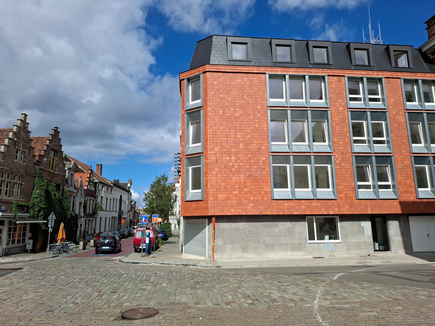 Prachtige ruime studio (volledig gerenoveerd!) in het historisch hart van Gent - foto 1