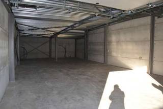 Ruime loods die uitermate geschikt zijn als opslagplaats voor een zelfstandige of bijberoeper.Indeling loods:* loods van 120 m²Volgende...