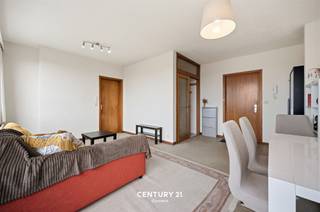 <p>Are you looking for a spacious, move-in-ready apartment in a prime location in Leuven? This fully renovated 80 m² one-bedroom apartment combines modern living comfort with a soothing view and proximity to all amenities.<br /><br />Upon entering, you’ll find yourself in a bright living room that’s bathed in natural light thanks to the large windows, while still offering plenty of privacy. Adjacent to the living room is a practical storage room with connections for a washing machine and dryer. From the living room, you step into the modern kitchen, equipped with high-quality appliances—ideal for those who love to cook or enjoy entertaining guests. Through the kitchen, you reach the bedroom, which features an ensuite bathroom with a stylish walk-in shower.<br /><br />The apartment stands out thanks to its unique features: abundant natural light without any overlooking, a beautiful view of the Dijle River, Tweewaters, and the surrounding greenery, and a thorough renovation in 2016. On top of that, you’ll enjoy resident parking and a communal bike shed.<br /><br />The perfect choice for young couples, singles, or investors right in the heart of the bustling city. Interested? Call us at 016 229 228 or email office@connect-immo.be <br /><br />EPC:  kWh/m² - UC:  - Label <br />Wg-Gvv-Gvkr-Gdv</p>