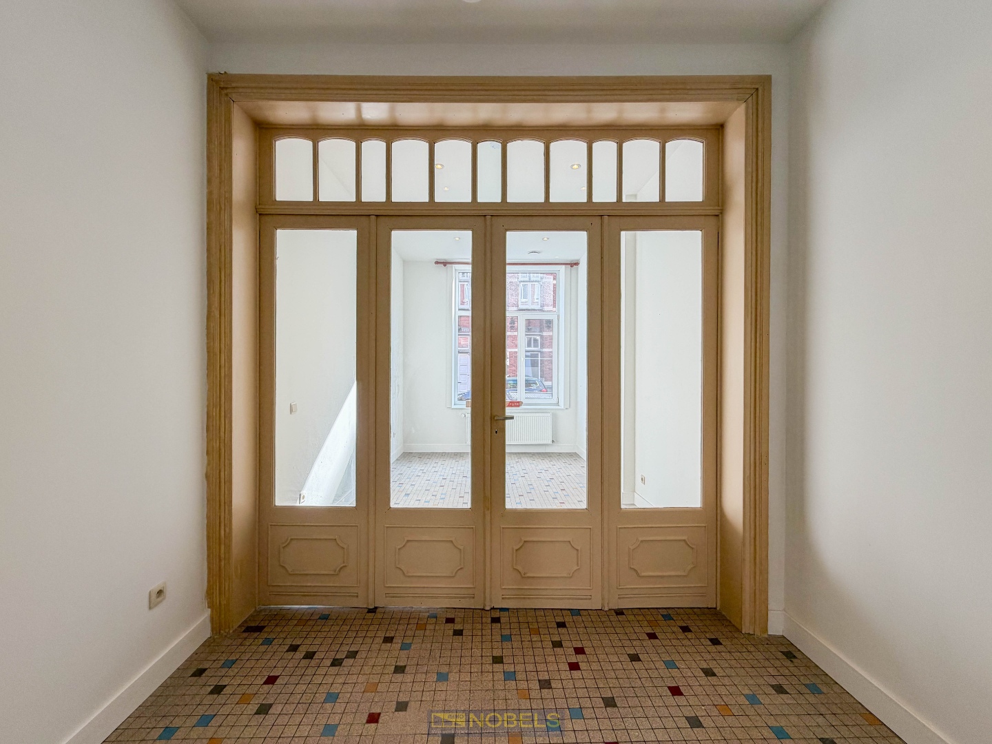 Te huur, gerenoveerd gelijkvloers appartement met stadskoer op topligging te Ronse - photo 3