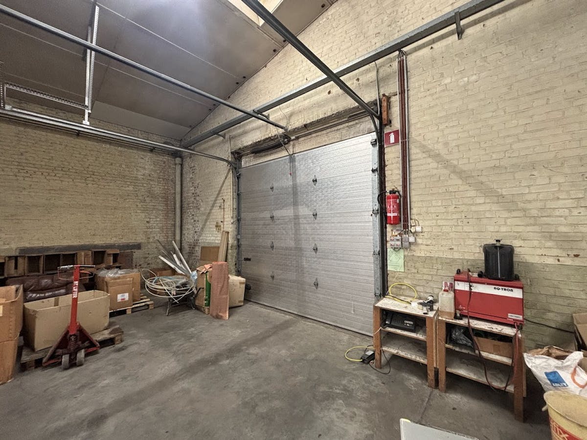 Warehouse of approximately 900m² for rent in Deerlijk. - photo 5