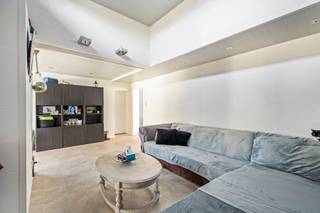 Deze woning is gelegen in een rustige wijk vlakbij centrum RoeselareDeze woning is ingedeeld als volgt:Op het gelijkvloers: inkomhal, polyvalente...