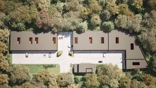 Bedrijvensite "MANEBORN" - KMO UNIT 13 - 350m² <br /><br />Bedrijvenpark "MANEBORN" bestaat in de eerste fase uit 11 kwalitatief hoogstaande KMO-units met complementaire kantoren en showrooms met een oppervlakte van 211 m² tot 386 m². Unit 1 heeft een mogelijkheid tot congiërgewoning. Deze site van ong. 2800 m² is strategisch gelegen vlak aan de Rijksweg en de E314 voor een uitstekende bereikbaarheid voor uw bedrijf. <br /><br />Opslag- en KMO units in verschillende niveaus en formaten beschikbaar. <br />Allen uitgerust met o.a. een sectionale poort voorzien van 400cm(breedte) x 420cm(hoogte), deur met boven en zijlicht, lichtstraat,... Vloeren worden voorzien in gepolierde beton met een vloerbelasting van 1 ton/m². Water, elektriciteit en data wordt binnengebracht. Privatief gebruiksrecht van parkeerplaatsen zijn inbegrepen in de prijs. Start der werken is voorzien voorjaar 2025.<br /><br />Voor meer info/indelingsplannen bel Danny op 0471/10.00.69 of 011/22.19.17 - danny@limburgsvastgoed.be of kijk op www.limburgsvastgoed.be