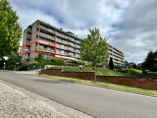 Zeer ruim appartement van maar liefst 121m2 met het mooiste uitzicht van Bilzen! Dit enorm sfeervol appartement heeft maar liefst 3 slaapkamers,...
