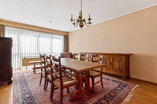 Ben je op zoek naar een appartement dat je volledig naar eigen smaak kunt renoveren, gelegen op een absolute rustige toplocatie in Mortsel? Dan is...