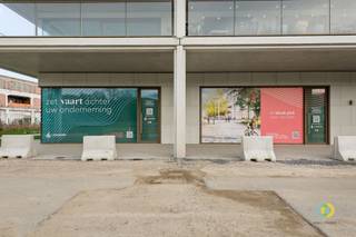 Wil jij jouw zaak vestigen op een toplocatie? Dit handelspand aan t Waterzicht, een iconische landmark tussen Zenne en Zeekanaal, biedt alles wat...