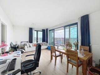 Europese wijk - 68 m² appartement - gelegen op de 18e verdieping, 27m² woonkamer, volledig uitgeruste keuken, bijkeuken, apart toilet, garderobe,...