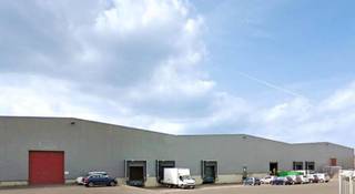 Bâtiment d'entrepôt logistique de 3 250 m² à louer sur un site de 15 050 m², à peine à 1 km de la bretelle d'accès à l'E40 34 et avec un accès...