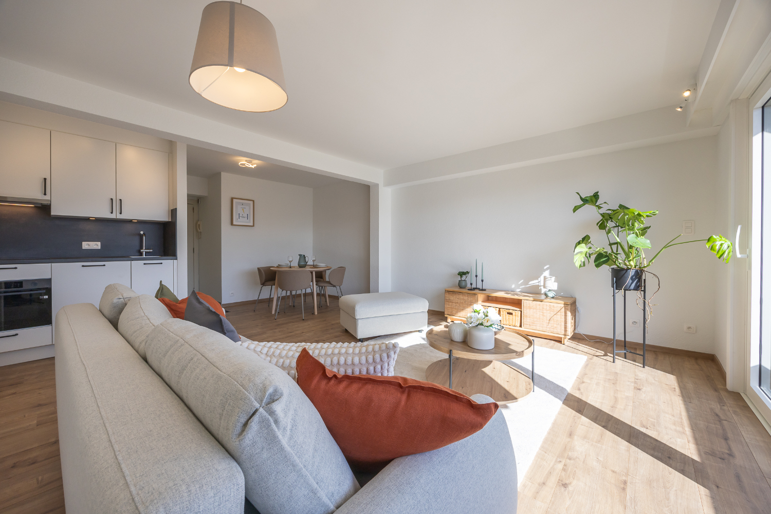 Lichtrijke studio met zuidgericht terras op de zeedijk van Middelkerke te koop - foto 2