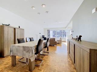 APPARTEMENT MET LIFT EN TERRAS IN CENTRUM BRASSCHAAT Dit appartement bevindt zich op de eerste verdieping van een verzorgd gebouw met lift, midden in...