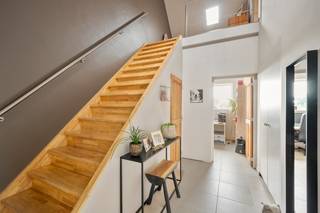 EPC 328 kWh/m2 - Geen renovatieverplichtingBent u op zoek naar een lichtrijke, ruime én instapklare woning waar comfort en rust hand in hand gaan?...