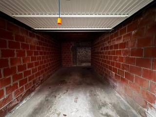 Deze garage bevindt zich in de residentie Noordpoort. De garage is te bereiken via de Désiré Mergaertstraat 30, achter een afsluitbare...