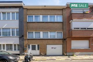 The Guido Gezellestraat is located in a quiet residential environment with all daily amenities within easy reach. Shops, supermarkets, schools, childcare and restaurants are a short distance away. Sports and recreational opportunities are also easily accessible.<br /><br />The layout of the house is as follows:<br /><br />Ground floor:<br />- Spacious entrance hall<br />- Bathroom with shower, sink and toilet<br />- Equipped kitchen with access to the large garden<br />- Garage with practical storage<br /><br />First floor:<br />- Fully equipped kitchen with direct access to the terrace<br />- Bright and spacious living room<br />- Guest toilet<br /><br />Second floor<br />- Three full bedrooms<br />- Second bathroom with shower, sink and toilet<br /><br />Interested? Contact our real estate agent Vicky to schedule a visit. See you soon!<br /><br />The property is offered through the Pre-sale formula. On 12/09/2026 between 10:30 and 12:30, you can come visit the house by appointment and make an offer. The listed price is a starting price. For further information, please contact the property agent.<br /><br />Register of measures: no