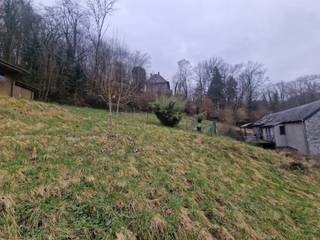 1 des 33 plus beaux villages de Wallonie. Sosoye. A moins de deux kilomètres de l'Abbaye de Maredsous. Ici se trouve un beau terrain calme et...