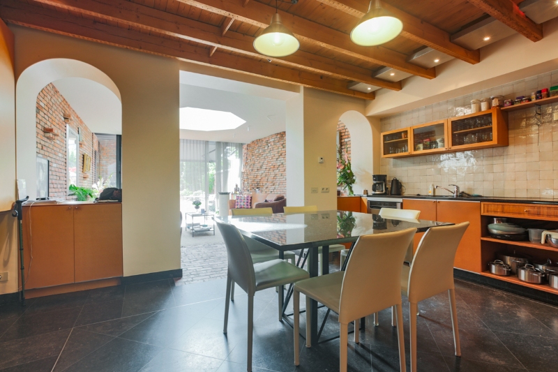 Unieke, instapklare  burgerwoning met 3 slaapkamers, aparte studio, Italiaanse tuin...(Energielebel B,  zonnepanelen...) - foto 4