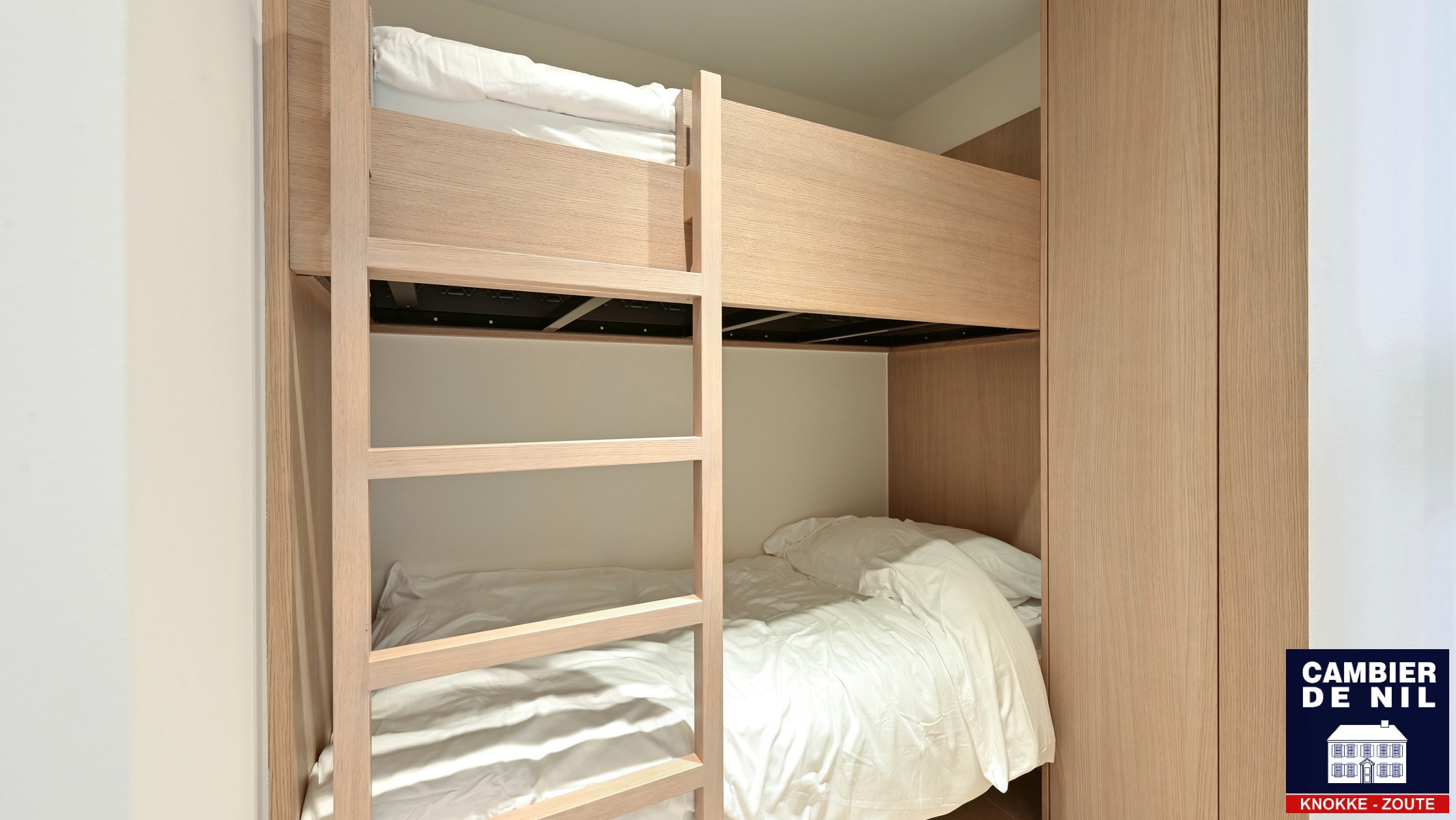 Volledig vernieuwd appartement op de zeedijk van Duinbergen - foto 4