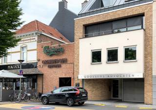 Deze autostaanplaats met volgende afmetingen: 3.30m B x 5.25m L., heeft toegang via de G. Van Gervenstraat.Onmiddellijk beschikbaar.Aarzel niet om...