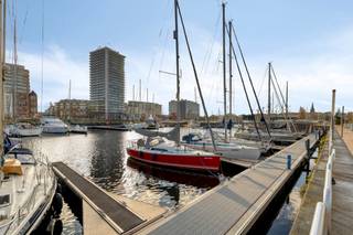 Op wandelafstand van zee, strand, winkels, horeca en openbaar vervoer, en toch gelegen op een centrale maar rustige locatie, bevindt zich...