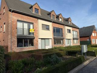 Gezellig appartement met 2 slaapkamers en garage.Ontdek dit knappe appartement, gelegen op de eerste verdieping van een kleinschalig project in het...