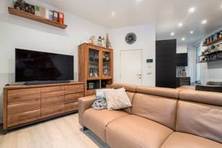 KIJKDAG zaterdag 7/03 vanaf 14u via laurens@solvas.be!Ontdek deze charmante en kwalitatief gerenoveerde (2018) rijwoning op een toplocatie nabij het...