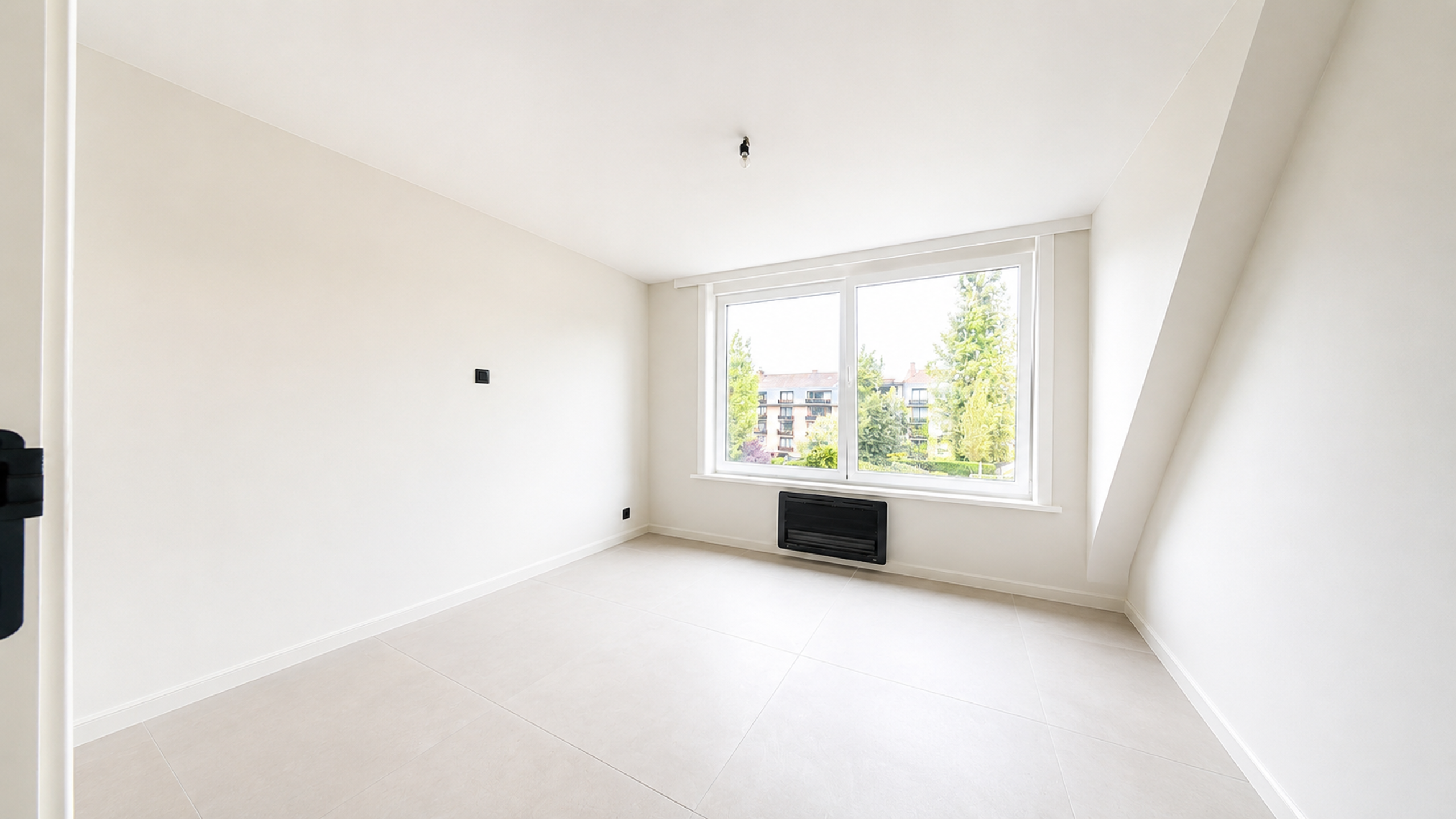 Volledig gerenoveerd appartement met terras en groen zicht - foto 5