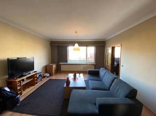Ruim appartement met 2 slaapkamers en terras op de 2de verdieping van een kleinschalig gebouw. Gelegen in een kindvriendelijke, rustige en groene...