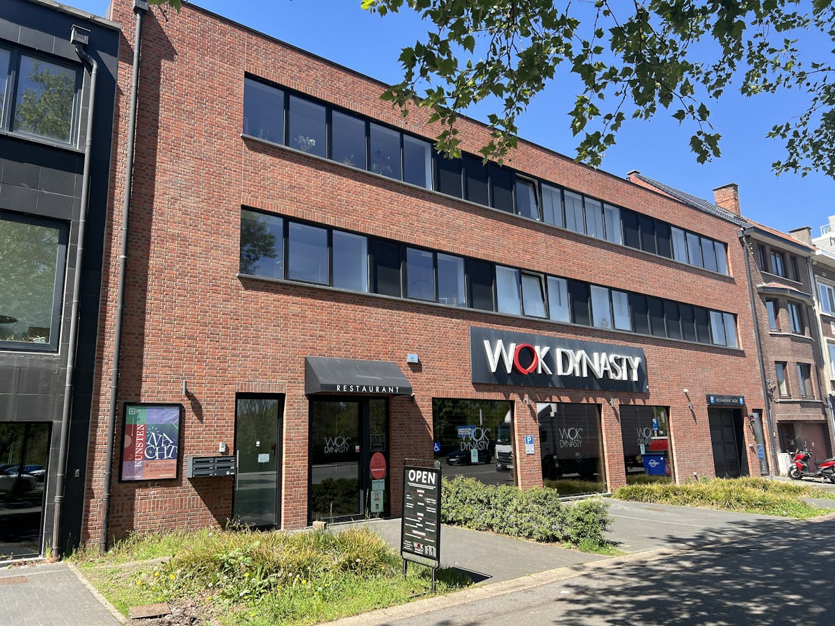 Handelspand op toplocatie met voldoende parking. - foto 2