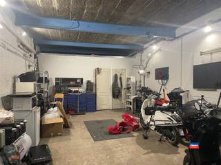 <p><span>HOBOKEN | MAGAZIJN, ATELIER, WERKPLAATS OF STOCKAGERUIMTE MET EXTRA BUREAURUIMTE EN TOILET | OP EEN TOTALE GRONDOPPERVLAKTE VAN 67m² | EPC B | Multifuctionele ruimte met sanitair en bureauruimte | Automatische sectionale poort (3m hoog en 3m35 breed) | aparte meters voor elektriciteit en water</span></p><p><span> </span></p>