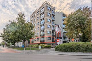 Appartement met twee slaapkamers te koop langs het Prinses Clementinaplein, in de residentie Wimbledon. Zee en strand liggen op wandelafstand,...