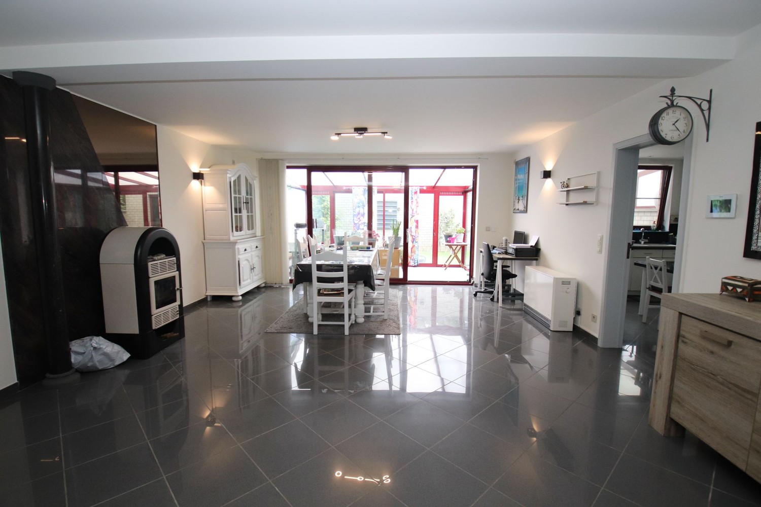 Riant appartement met tuintje en dubbele garage - photo 3