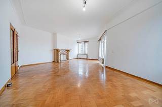 Info: bruxelles.ouest@weinvest.be or 02 315 77 22 | Located in a practical and sought-after neighborhood, this beautiful two-bedroom...