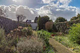 Appartement bien entretenu (86 m²) avec 2 chambres, garage et jardin orienté sud (100 m²) à Merksem. Ici, vous vivez dans un endroit central, à deux...