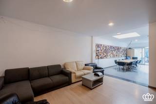 <p><span>This 19-room student housing building in Antwerp is the ideal investment, with a gross return of 5.5%! </span></p><p><span> </span></p><p><span>Rental income for the 2025–2026 academic year: </span></p><p><span><br /><br /></span></p>