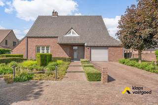 Ontdek deze prachtige luxe woning, gelegen op een uitzonderlijk groot perceel van 2.114 M² in een groene en rustige omgeving, grenzend aan...