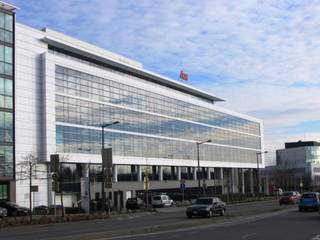 Professional modern office that can be classified flexible. The building contains a big warehouse, it is located close to the metro station "Delta".<br />Surface: 1.020 sqm.<br />• Parking available (1.300 €/place/year) <br />• Archive space is available (80 €/sqm/year)