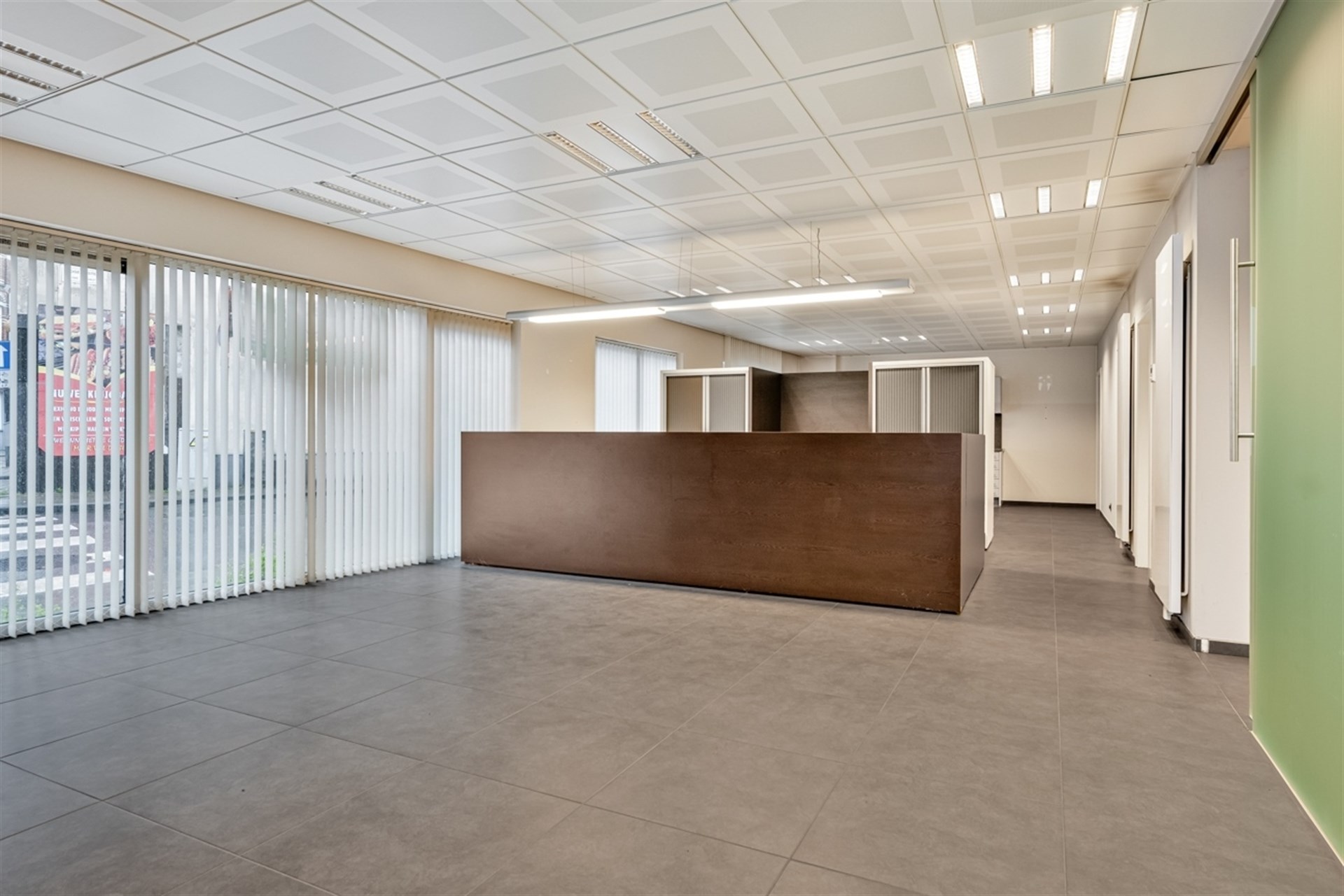  Handelsruimte / kantoor - 111 m² - nabij de Varkensmarkt Aalst - foto 2